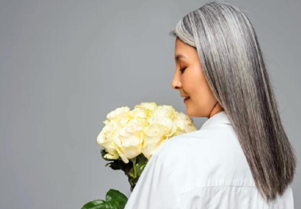 人体缺少哪种维生素会白头发,人体缺什么维生素会长白发