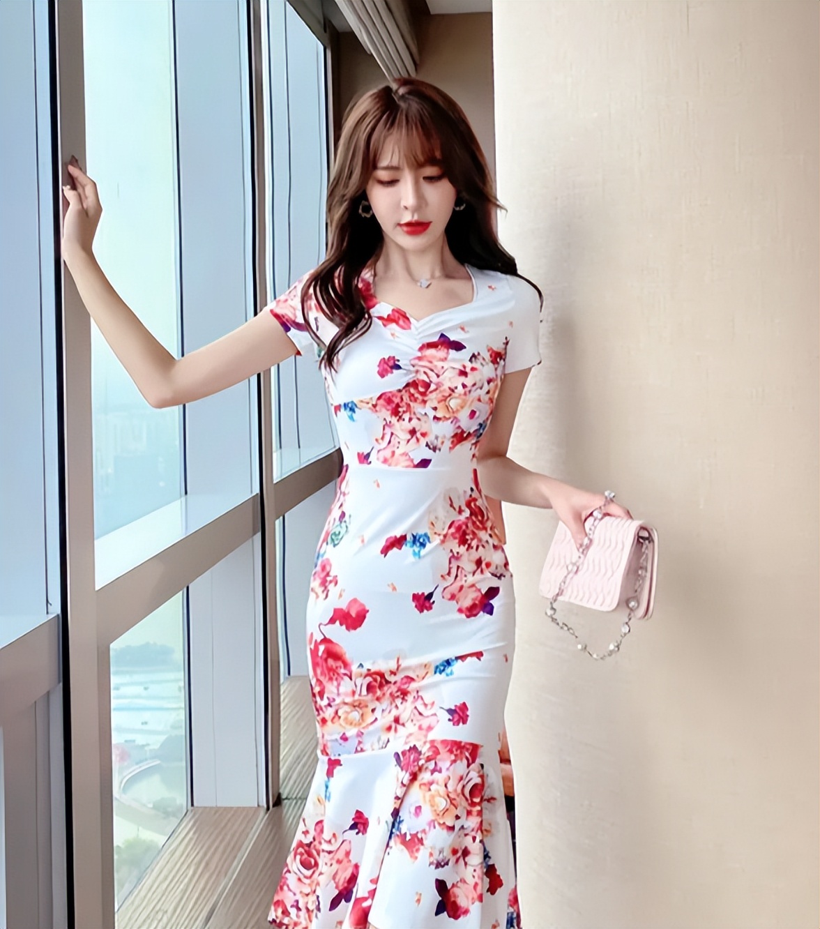 女生穿碎花会不会老气,女孩子穿碎花裙真漂亮