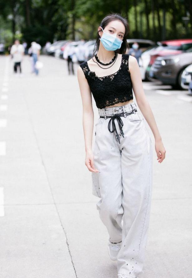 女明星夏季吊带穿搭,女明星穿吊带的穿搭