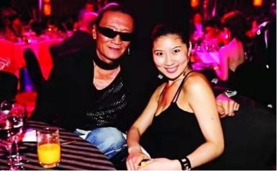 coco被谢贤养了12年期间给过什么,coco被大49岁的谢贤宠爱12年