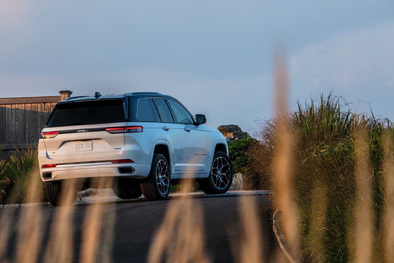 十万以内适合女生开的车新能源,适合小个女生开的车10万左右