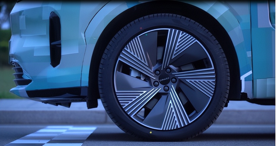 领克吊打国产高端品牌,吊打宝马m8