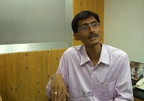 故事:非洲17岁女孩长满络腮胡,毛发从鼻孔长到脖子,身体有何异常