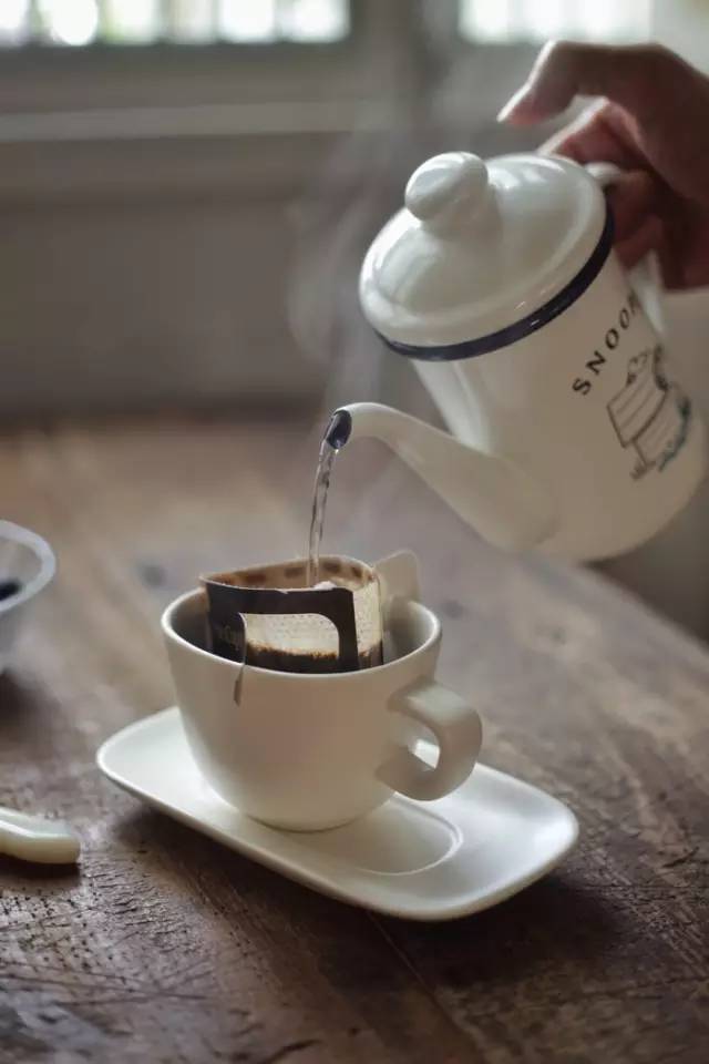 如何冲泡一杯香浓美味的挂耳咖啡,挂耳咖啡最简单的冲泡方法