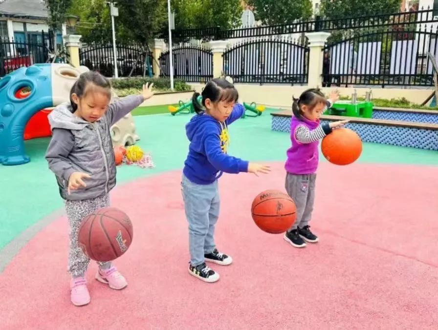 “篮”色梦想“球”悦童心—李沧区苍山路幼儿园中二班级特色活动