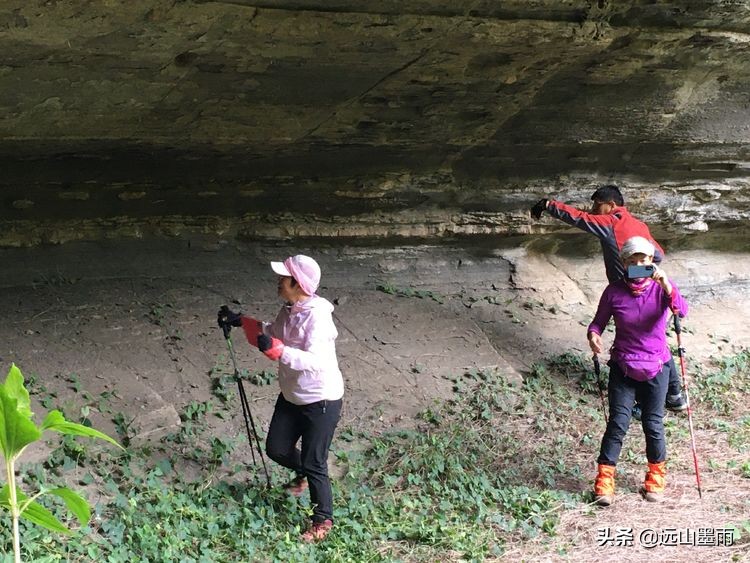 逛天坑、探叮呤当啷洞，去昆明安宁徒步，总有很多惊喜