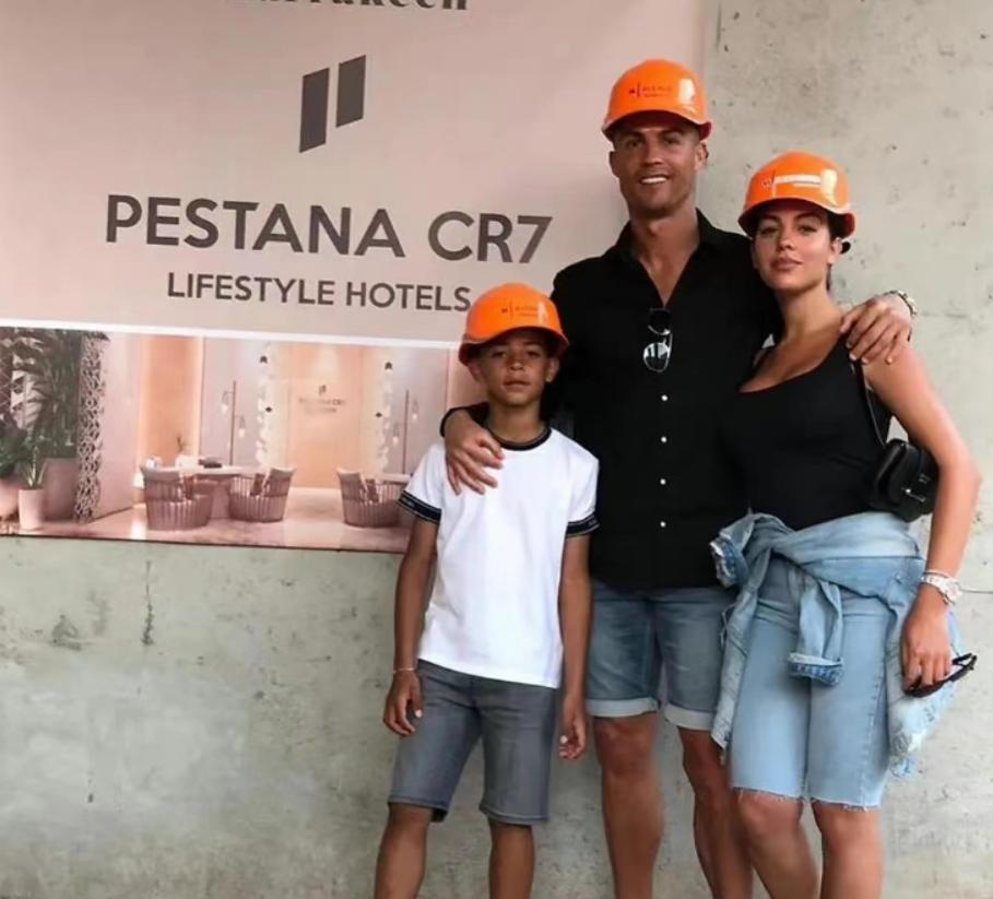 c罗的大儿子足球天赋,c罗女友乔治娜抵达卡塔尔