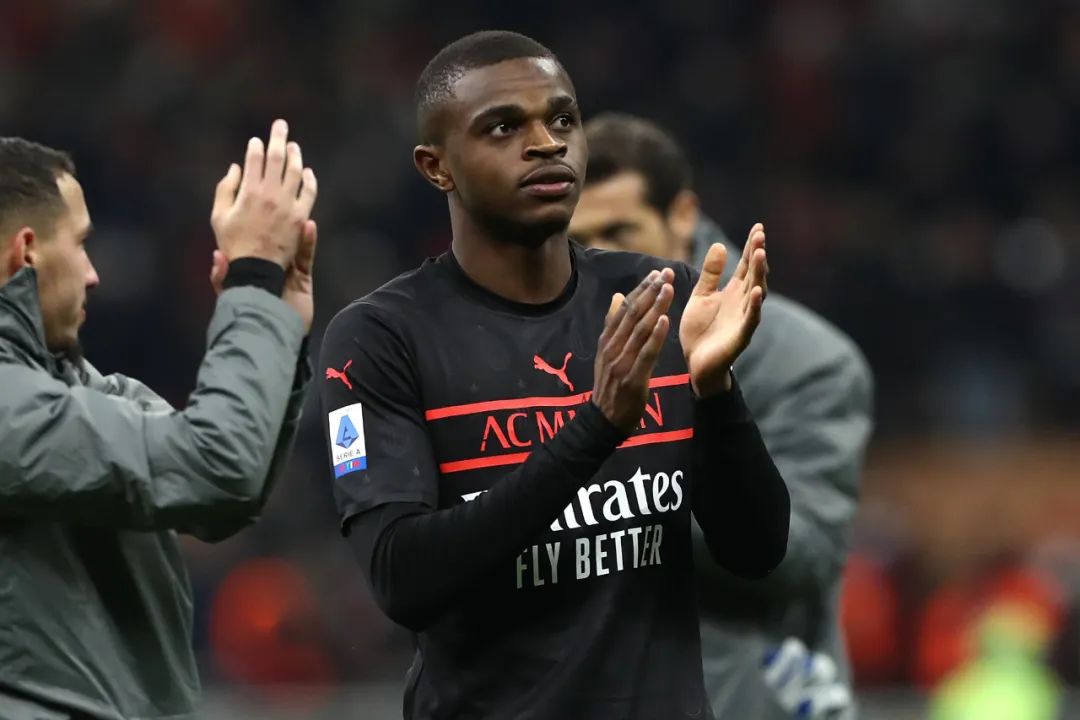 经纪人：格雷泽家族愿40亿以下出售曼联！巴萨前锋有可能一月离队