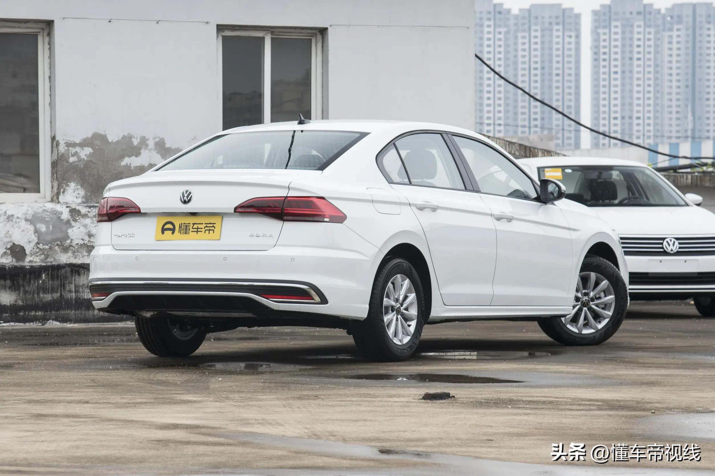 新车|售价12.29万元，1.5升发动机+6AT，大众宝来畅行限量版到店