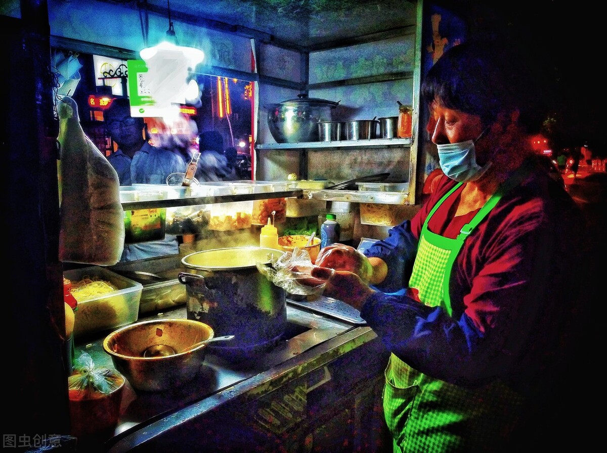 摆摊卖5元一碗面,摆摊卖老碗面