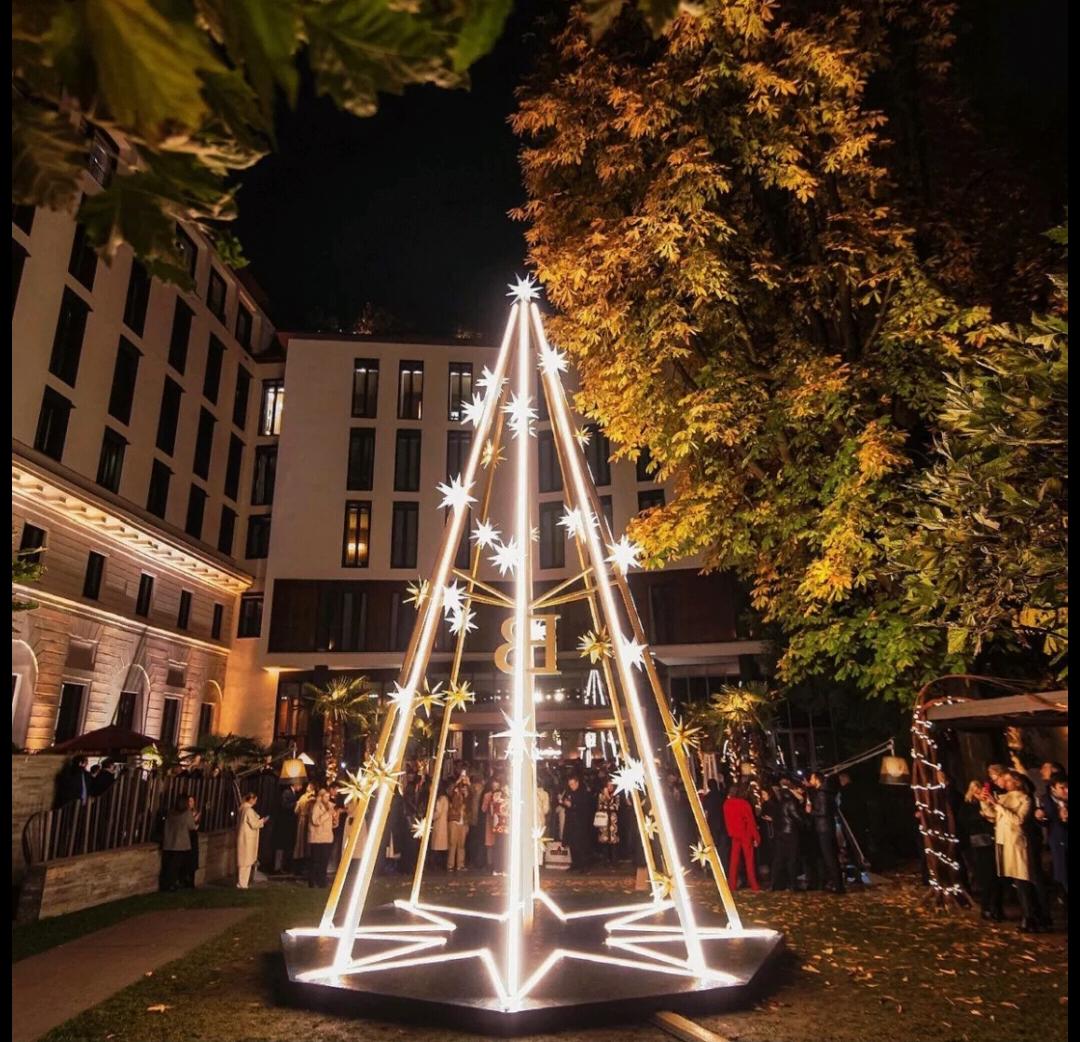 奢侈品秀场设计经典,奢侈品门店圣诞装扮