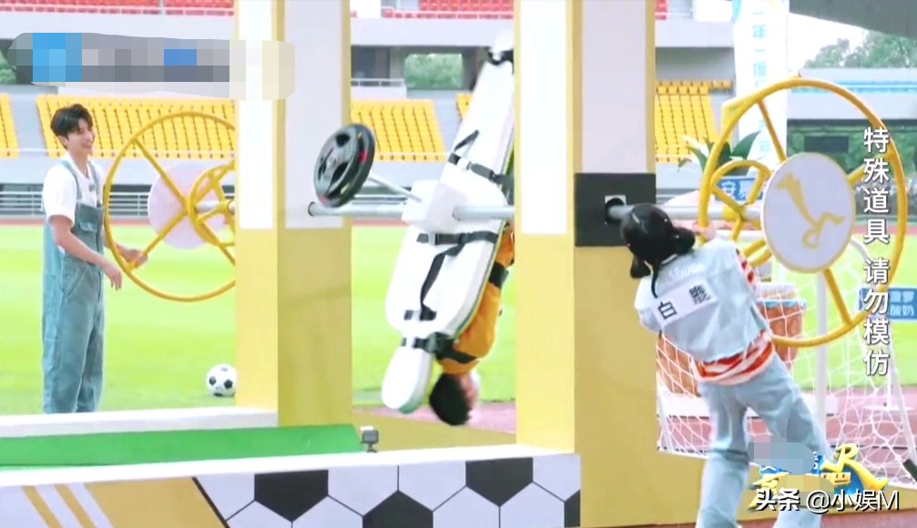 白鹿的笑点有多低,白鹿和蔡徐坤跑男