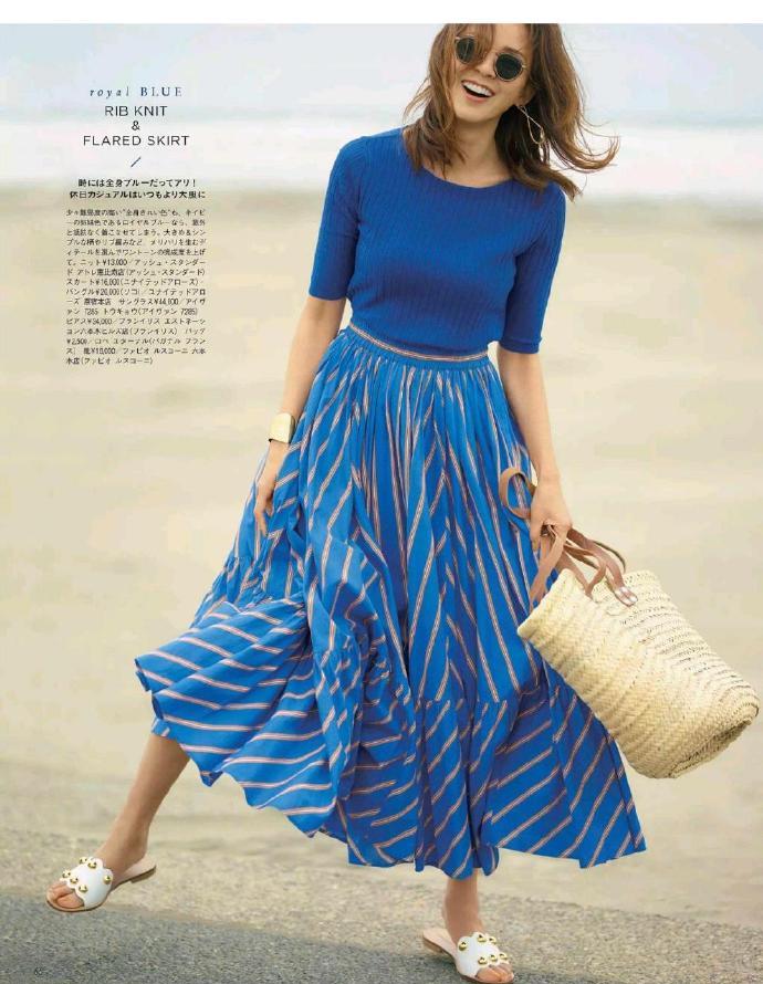 夏天穿蓝色系穿搭,别穿一身黑了试试浅色系穿搭