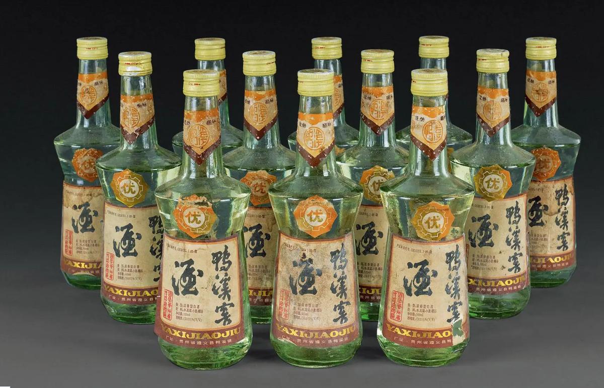 一酒店老板的酒柜，因全是廉价酒走红，酒友：原来内行真不喝茅台