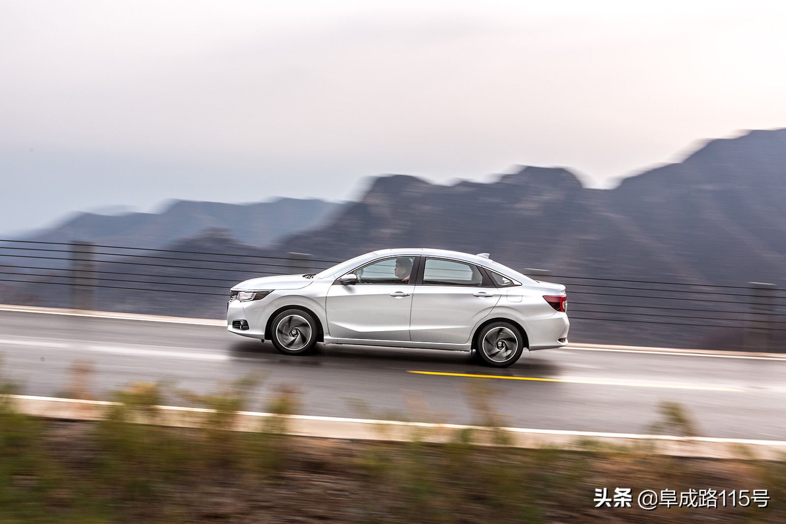 百公里3.4L车机更智能优惠1.5万的凌派锐·混动值不值得买