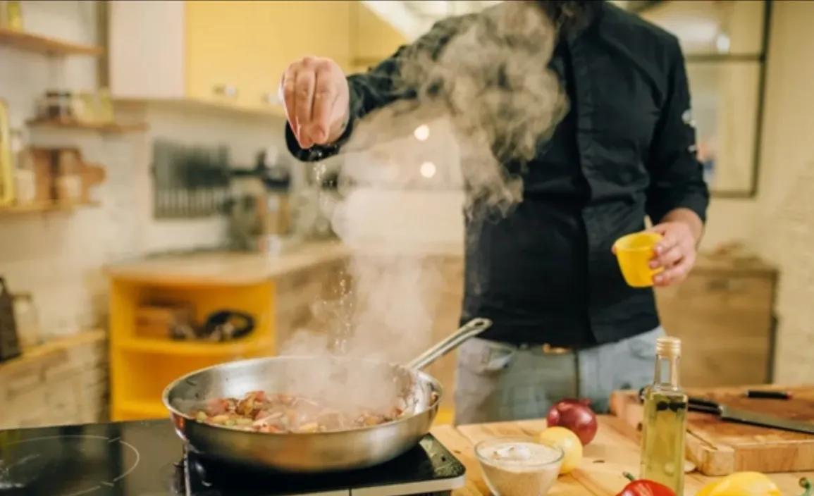 油烟机怎么选不被坑不踩坑,内行人买油烟机变频还是定频