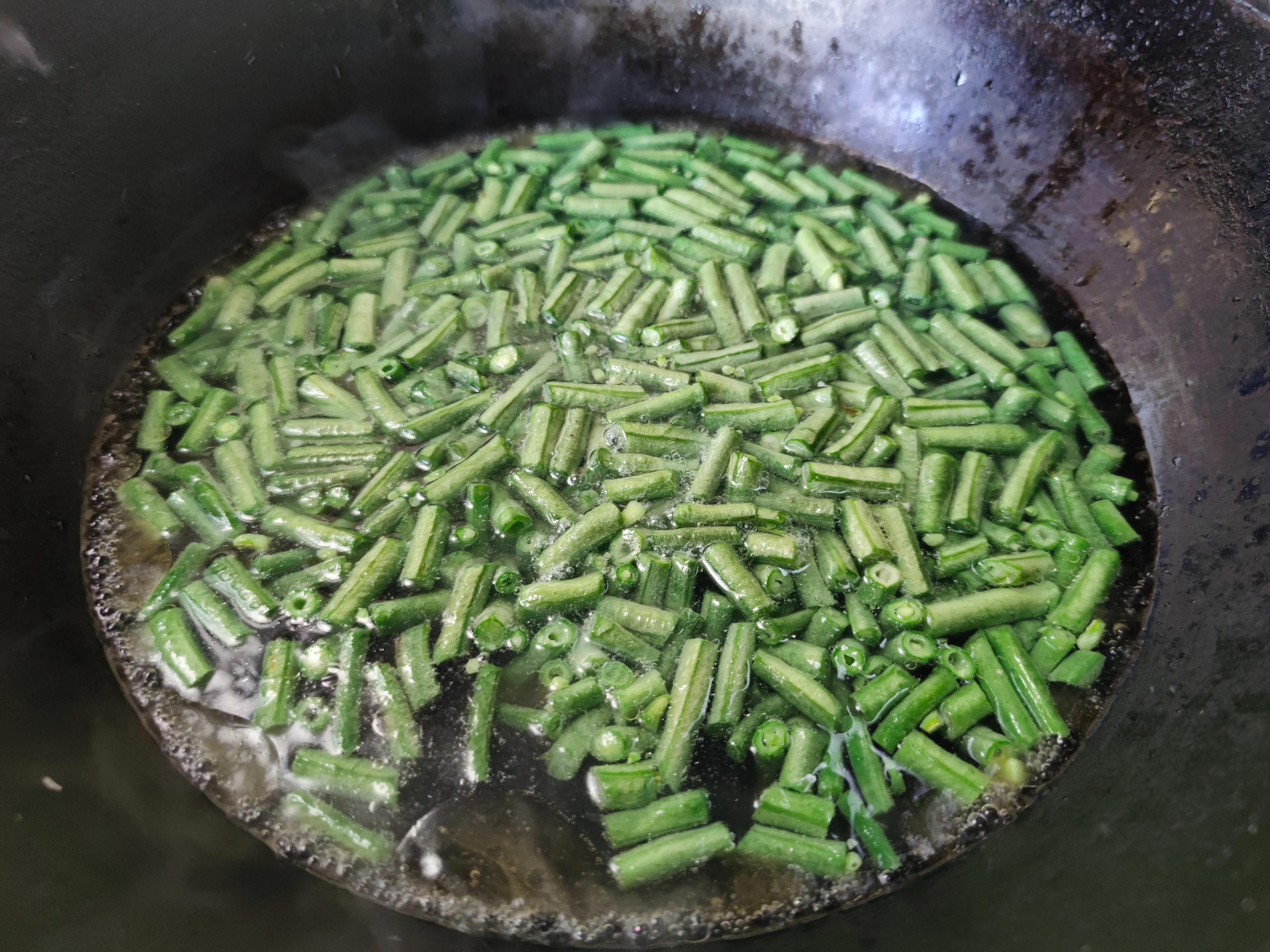 明日七月初一，提醒中老年：4样上桌，驱霉纳吉，诸事顺遂平安过