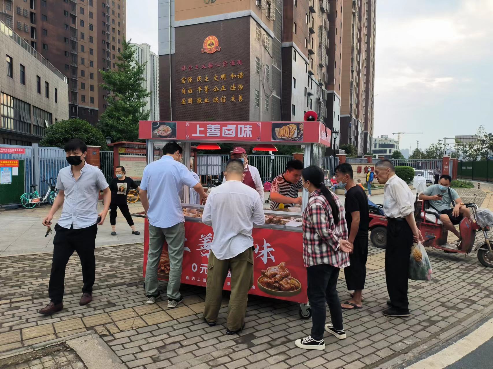 摆地摊卖宠物怎么样可以吸引人气,摆地摊烤鲍鱼如何吸引人气