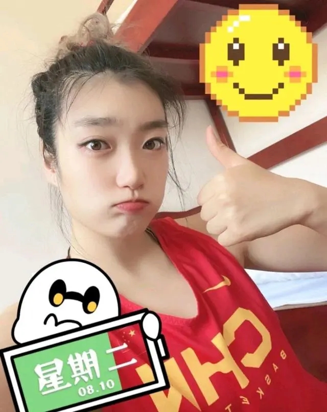 通过40张生活照，了解女篮女神李梦，现任国手、中尉、勒布朗-梦