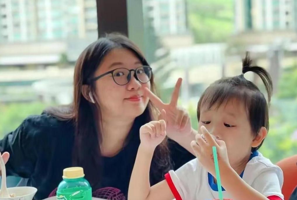 四川女人嫁香港一家四口,四川女孩嫁给香港的电影