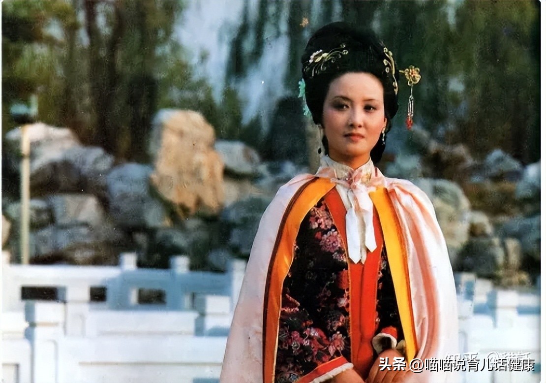 为什么王熙凤会得血崩之症,王熙凤得血崩时多少岁