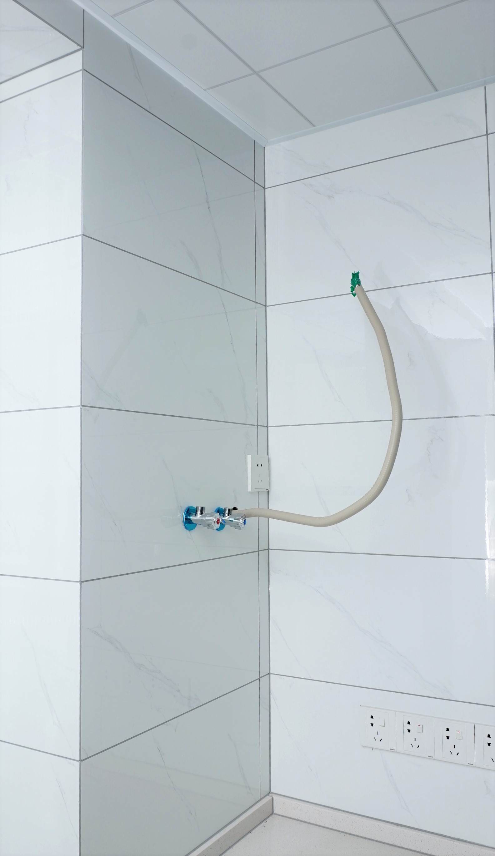 厨房用燃气热水器选购推荐,电热水器和燃气热水器哪个更推荐