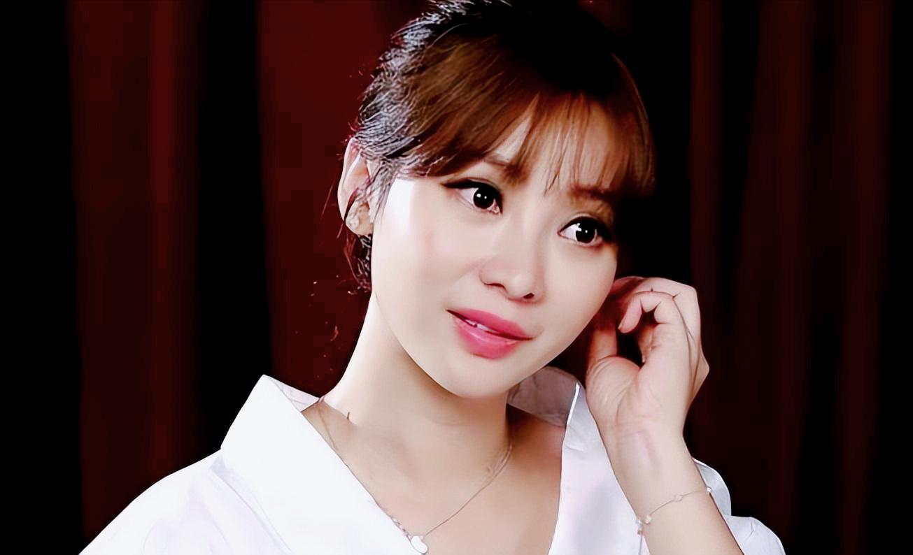 赵丽颖喝水事件恰似管中窥豹，映射多少女性“难以启齿”的秘密