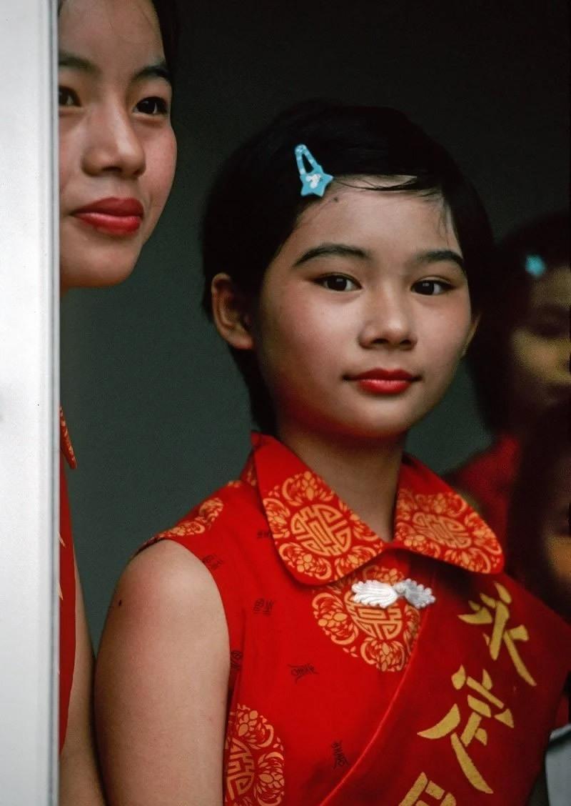 *光脱**犹太人女人衣服，集体*杀屠**，老照片再现变态的纳粹德国！