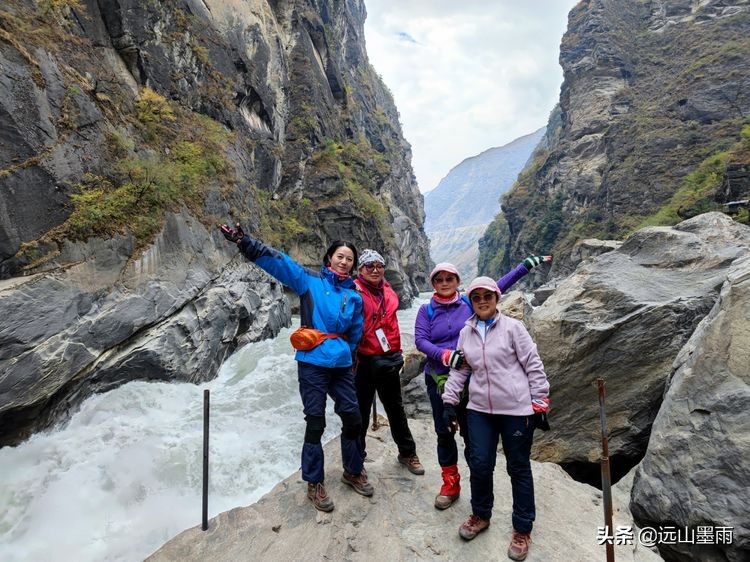 虎跳峡徒步最惊险的路段,虎跳峡高路徒步最难走路段
