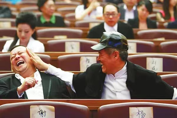 小品演员火力全开，影视演员居中调停，中国足球，一开口就输了