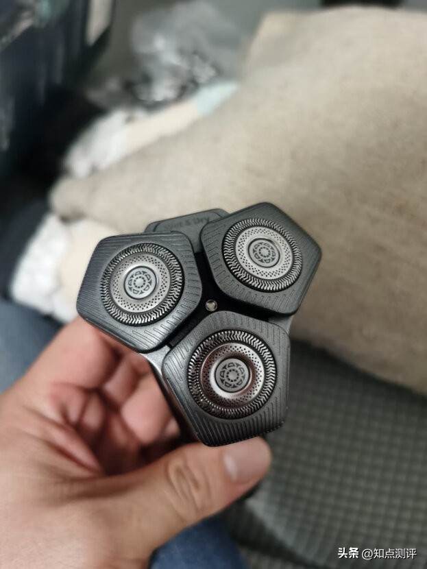 飞利浦s9936剃须刀全身水洗,飞利浦剃须刀sp9863和s9936哪个好