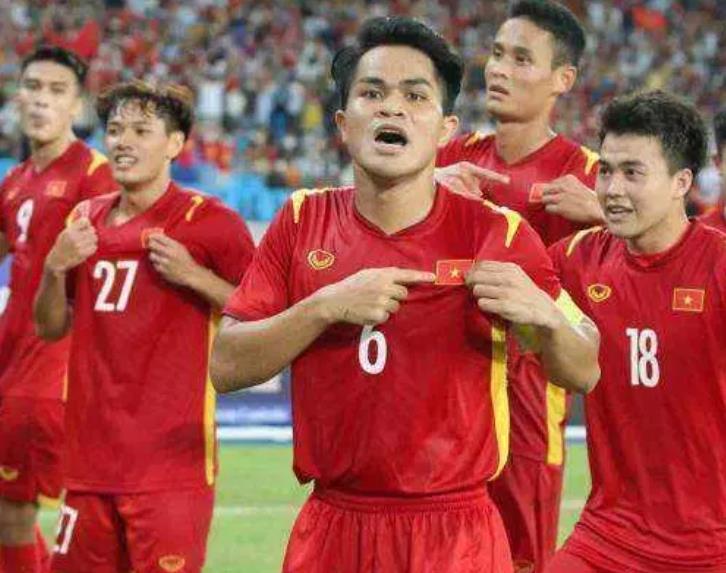 越南赢球举国狂欢,越南赢球视频