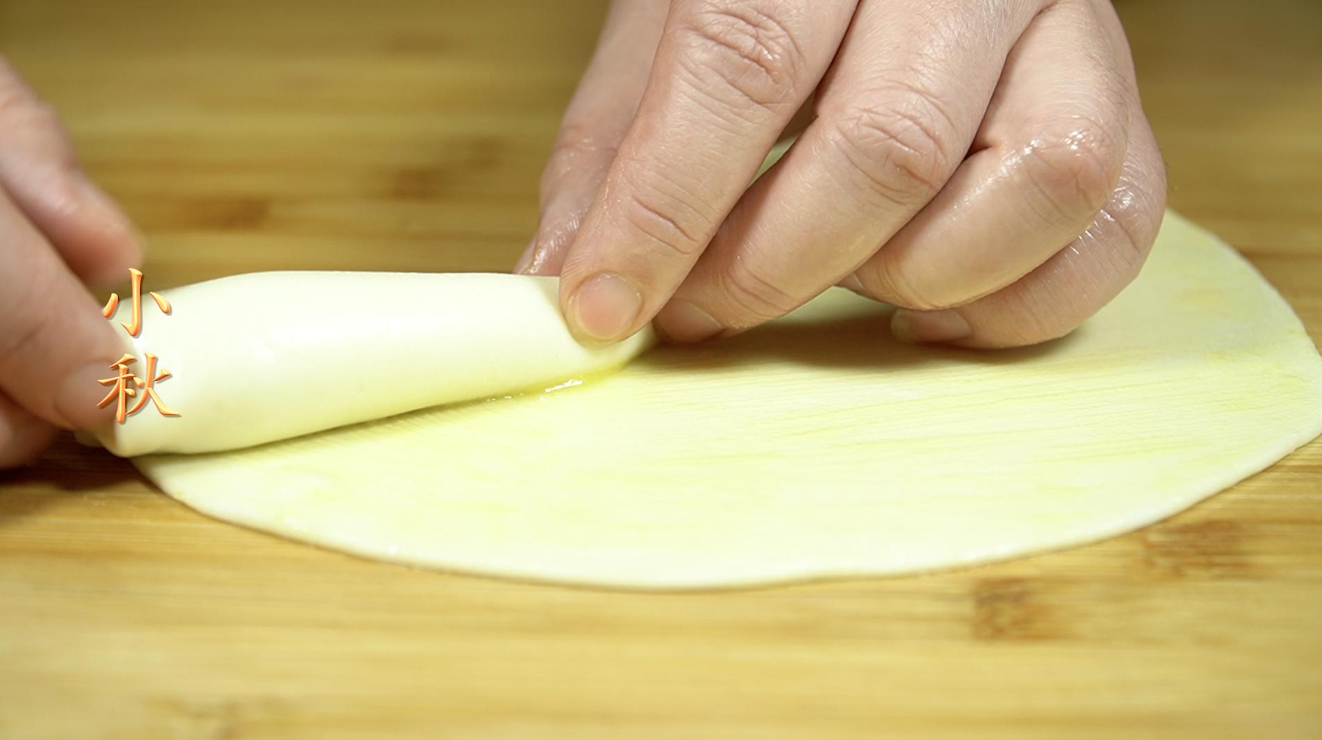 筋道油饼的家常做法,筋道的葱花油饼怎么做