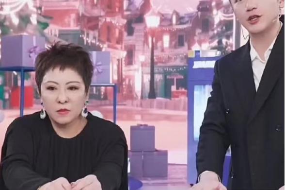 内涵张兰母子、产品一个也不熟，难怪向太陈岚的直播会“翻车”