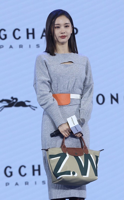 王子文穿搭才叫简约高级,王子文穿衣搭配连衣长裙