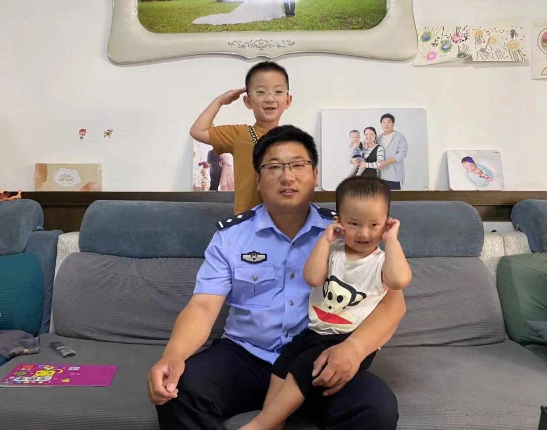 孩子对警察爸爸的留言,警察爸爸的留言父亲节