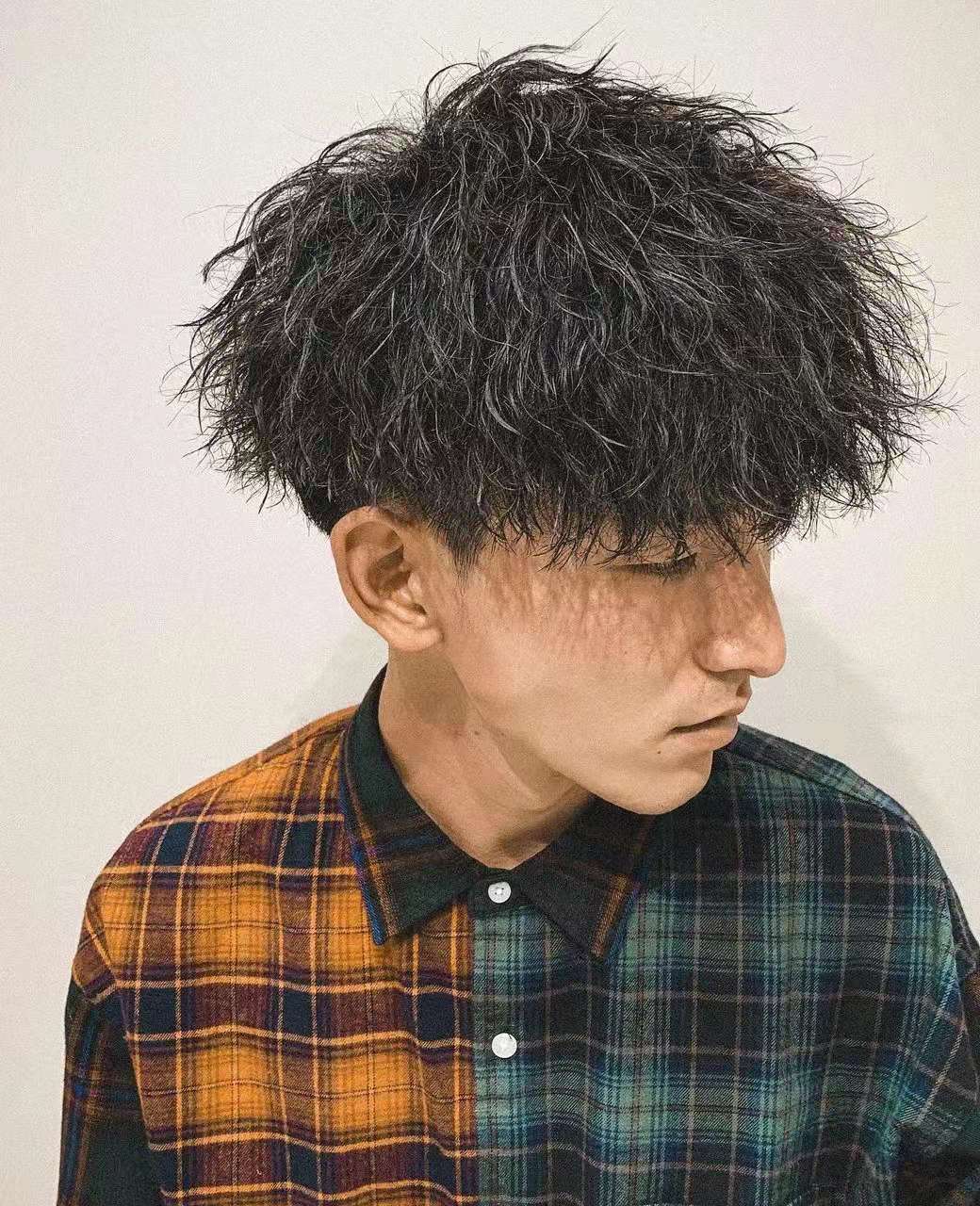 男士两边不铲青的发型,为什么日韩男生不留短发