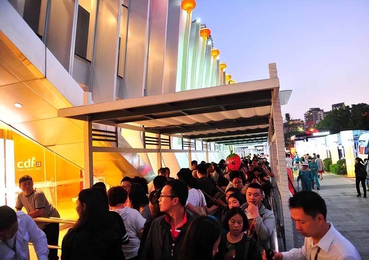 又一行业被曝?大多数都是假货,消费者为何却甘愿被“割韭菜”?