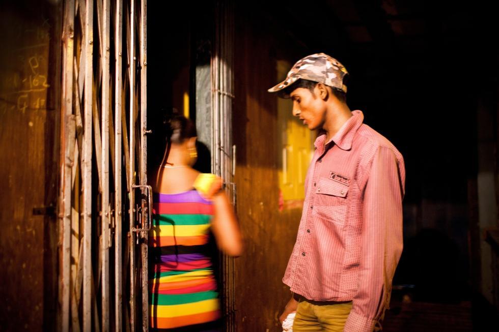 “性从业者”泛滥成灾，依靠桃色产业生存的泰国，如今现况如何？