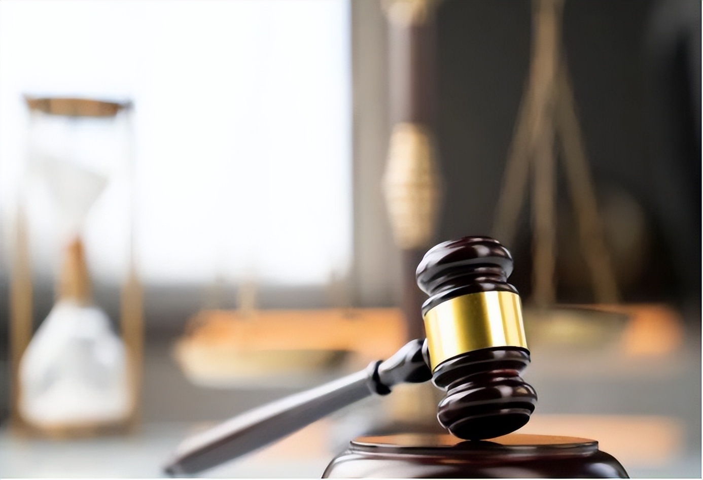 女子割腕被救下又跳楼,女子跳楼身亡家属索赔