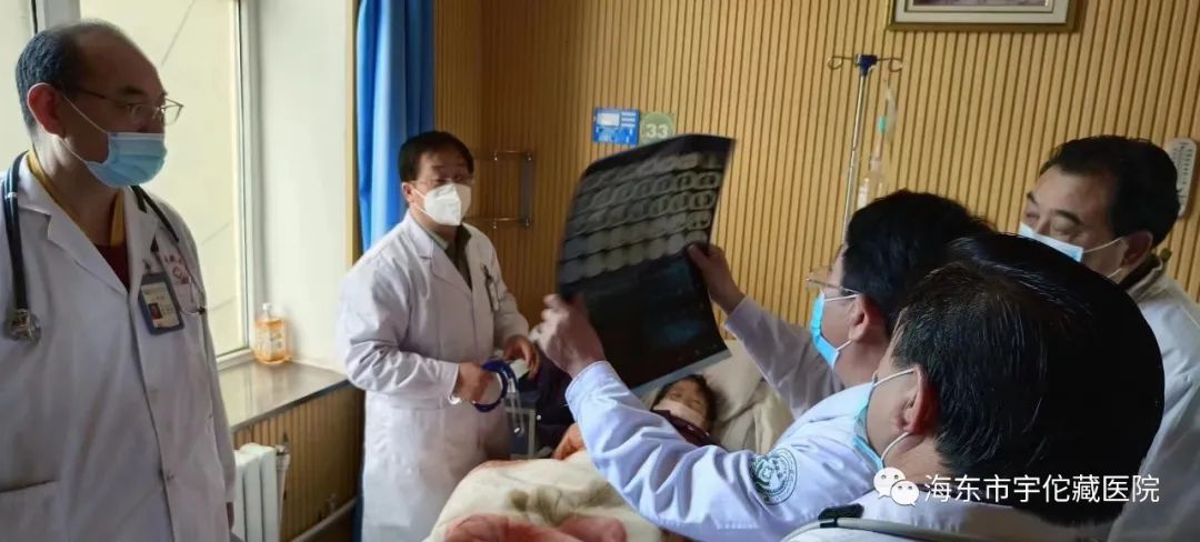 青海日报报道的：“好曼巴”的仁心就是海东市宇佗藏医院院长洛桑