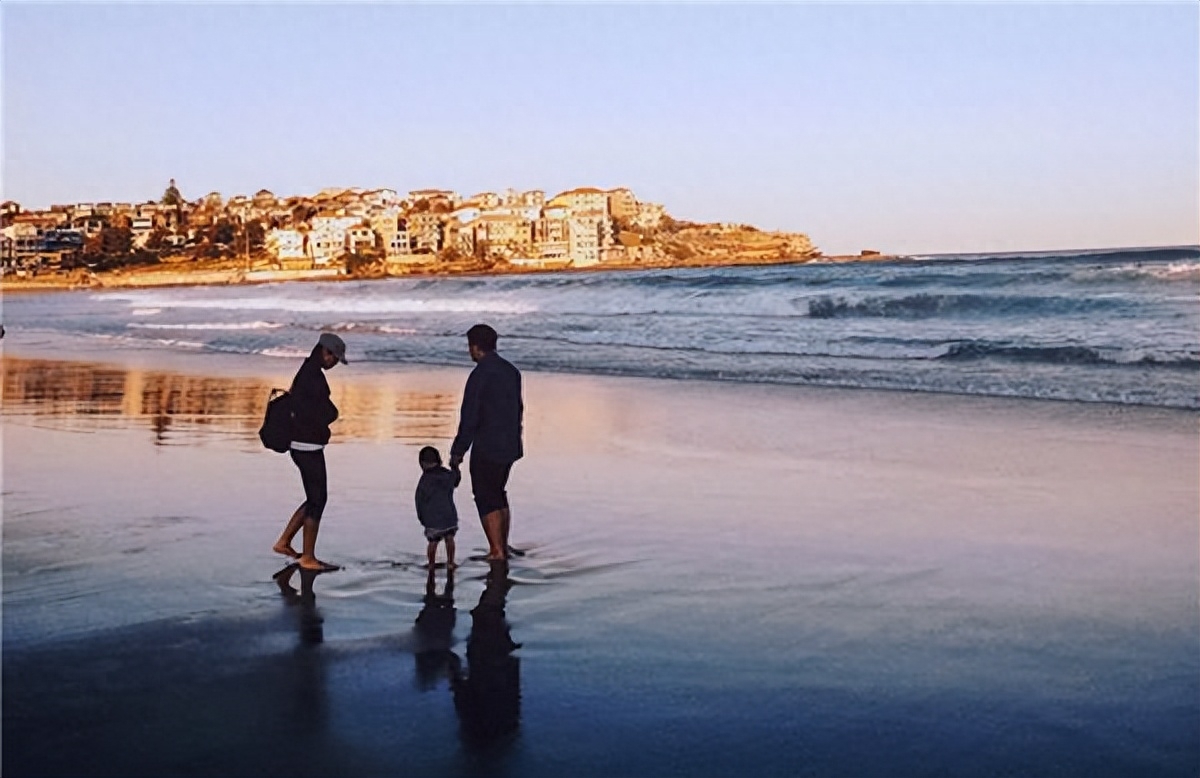 岳母生日全家去酒店庆祝,女婿偷偷买单溜走,拒绝再登岳父母家门