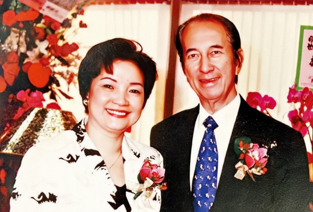 司徒玉莲与街市伟离婚没,街市伟与司徒玉莲是几岁结婚的