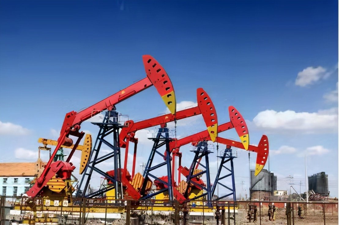 美国是产油国为何还要进口石油,美国为什么能掌控全世界的油价