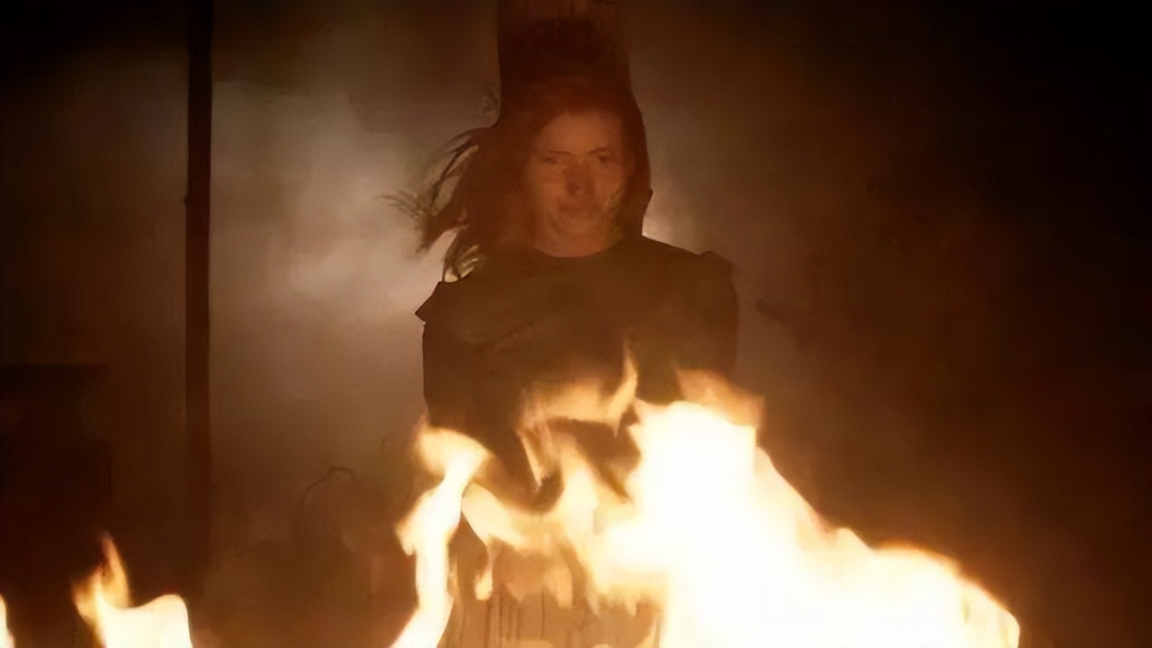 穿越过去和皇帝谈恋爱？别逗了，顶多让你当个通房丫头