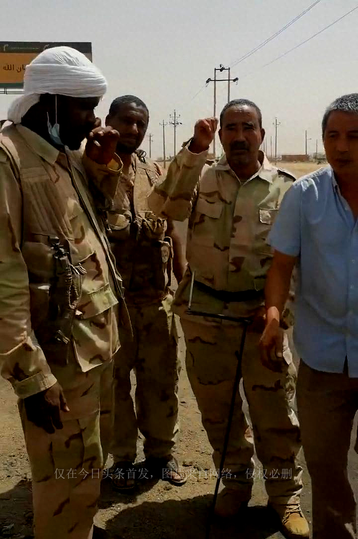 中国撤侨车队爆胎帮忙换胎,苏丹撤侨吴京战狼网友评论