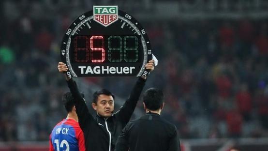 足球停表和补时,足球赛场上死亡的球员