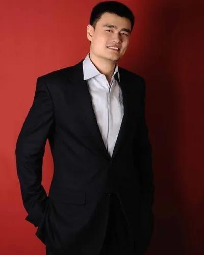 姚明现在一年收入多少,姚明nba期间赚了多少钱