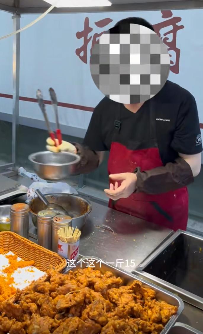 摆摊被摊贩威胁怎么办,学生摆摊时遭到商贩恐吓后续