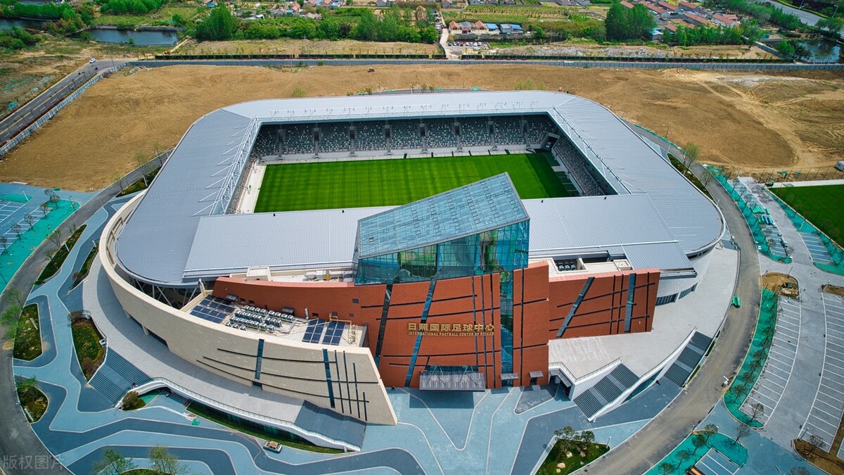 日照国际足球中心体育场在哪,日照国际足球中心主场馆容纳人数